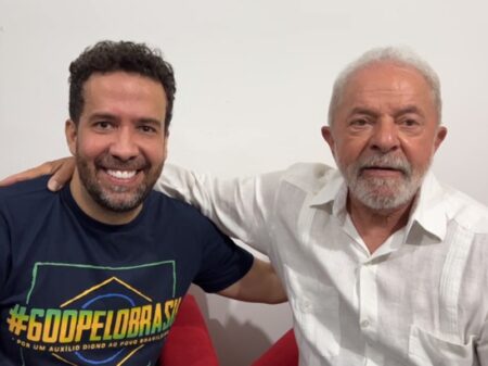 Em live com Janones, Lula condena confisco de salários e aposentadorias e garante aumento real