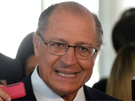“Bolsonaro corta na educação, mas tem dinheiro para o orçamento secreto”, denuncia Alckmin