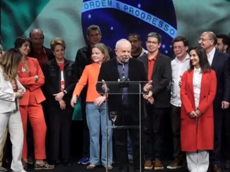 Lula agradece ao povo pelos 56,9 milhões de votos e diz que ganhará na prorrogação