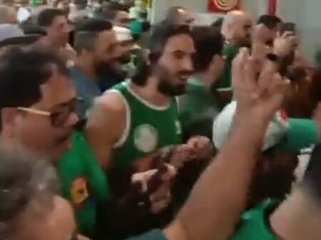 Torcida do Palmeiras manda Bolsonaro se catar e parasitar em outro canto (vídeo)