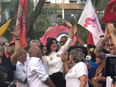 Simone Tebet participa de caminhada pelas ruas de Brasília em apoio a Lula