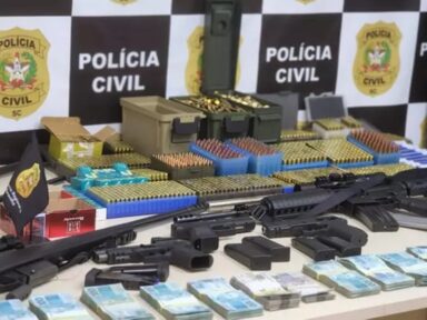 Polícia de SC prende 2 participantes de bloqueios bolsonaristas com 11 armas e R$ 125 mil