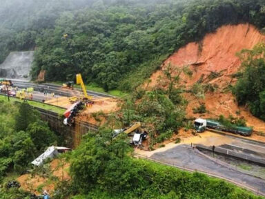 Deslizamento na BR-376 no Paraná deixou de 30 a 50 desaparecidos, dizem Bombeiros