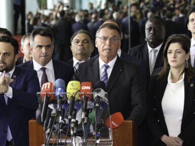 Após dois dias mudo, Jair recua e autoriza Ciro Nogueira a cuidar da transição pelo governo