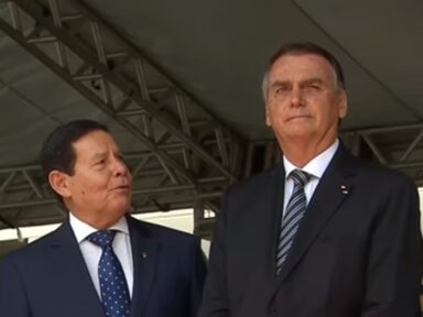 Bolsonaro ignora Mourão durante evento militar na Aman no Rio de Janeiro