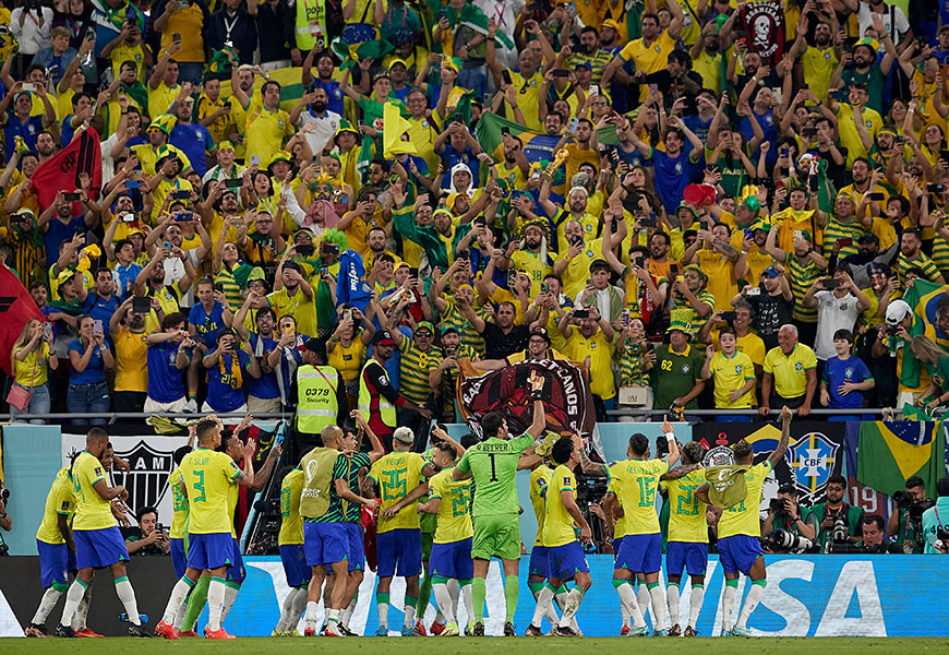 Com gol de Casemiro, Brasil vence e passa para as oitavas da Copa