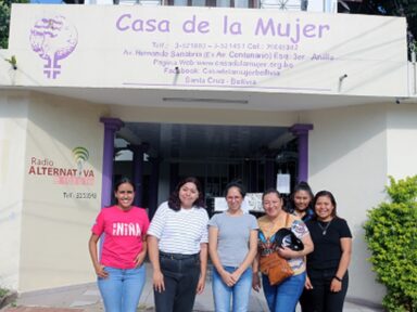 Bolívia: milícias fascistas cercam Casa da Mulher em Santa Cruz