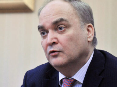 Solução da Ucrânia será negociada e não pelas armas dos EUA, diz embaixador russo