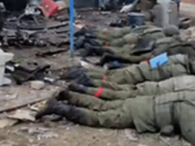 Vídeo da execução de  prisioneiros de guerra russos por ucranianos é autêntico, diz NYT