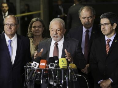 “Meu compromisso a partir de janeiro é fazer com que o país volte a crescer”, afirma Lula