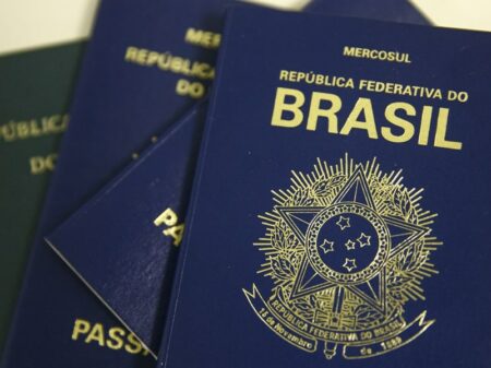 Bolsonaro não garante nem confecção de passaporte