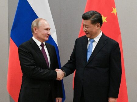 Parceria comercial entre Rússia e China cresce 33% no ano e “estimulará desdolarização”