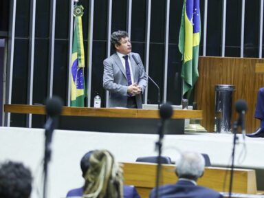 Líder do PT diz que está “praticamente resolvido na Câmara o apoio a Lira”