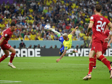 Com golaço de Richarlison, Brasil vence Sérvia em estreia convincente na Copa do Catar