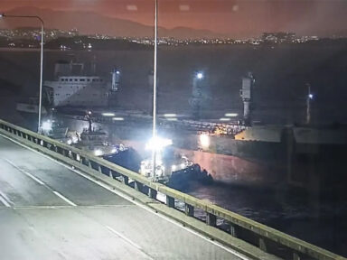 Embarcação à deriva colide com pilares da Ponte Rio-Niterói e interdita parcialmente a via