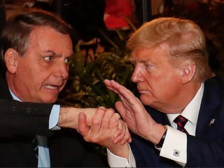 Trump e Bannon orientaram Bolsonaro a não aceitar resultado, diz Washington Post