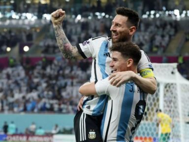 Argentina vence a Austrália, se classifica e marca milésimo jogo de Lionel Messi
