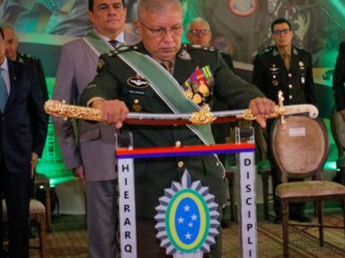 General Júlio César de Arruda assume o Comando do Exército