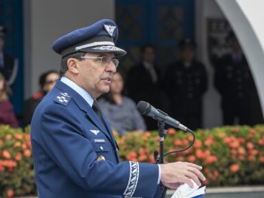 Comandante da Aeronáutica felicita militares escolhidos por Lula e elogia seu substituto