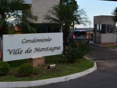 Moradores de condomínio reagem a Bolsonaro como vizinho: “miliciano não é bem-vindo”
