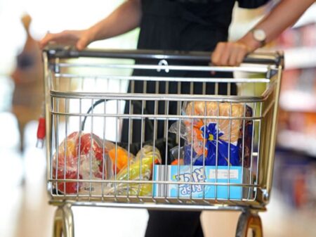 Alta de alimentos na Inglaterra é a maior em 45 anos e o povo reduz compra de comida