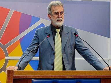 “Bolsonaro joga o país no caos e só se fala em cortes de verbas”, diz vereador gaúcho