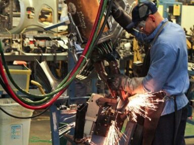 CNI: indústria segue sem força em maio