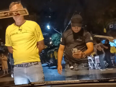 Professor é agredido por bolsonaristas que bloqueavam ilegalmente a rua de sua casa