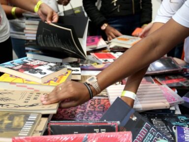 Governo da ignorância deixa alunos da rede pública sem parte dos livros didáticos em 2023