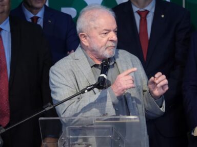 Lula anuncia mais 16 ministros: “teremos que remontar o que foi destruído no país”