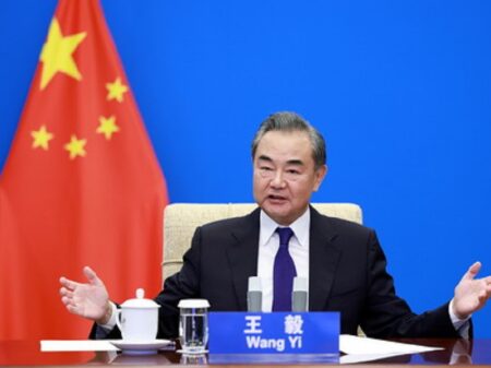 China adverte EUA que não cederá a suas intimidações