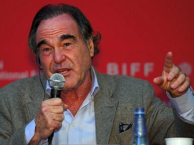 “EUA causou deliberadamente o conflito na Ucrânia”, afirma cineasta Oliver Stone