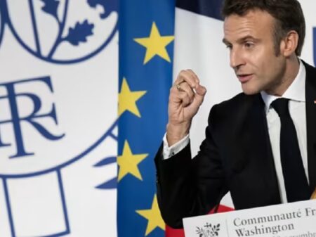 Macron critica a política econômica de Washington hostil à Europa