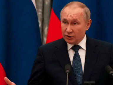 “Ocidente fomentou genocídio no Donbass e usa Ucrânia como aríete contra Rússia”, afirma Putin