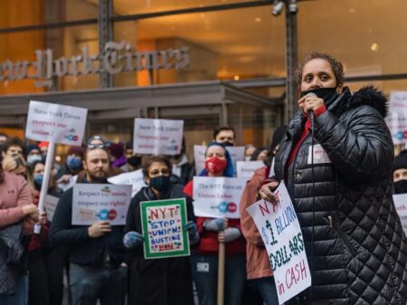 Trabalhadores do NYT vão à greve por salários e condições de trabalho