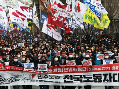 Sul-coreanos tomam as ruas e preparam greve geral por salários e contra carestia
