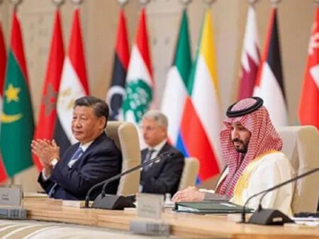 China e países árabes debatem comercializar petróleo em yuan