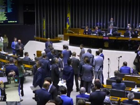 Câmara aprova em 2º turno a PEC do Bolsa Família de R$ 600 e do crescimento econômico