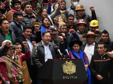 “Arce constrói e une, enquanto Camacho destrói e divide”, declara central sindical boliviana