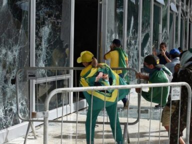 Pesquisa revela que 76% reprovam ataques terroristas e maioria responsabiliza Bolsonaro