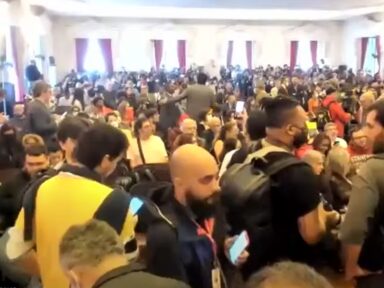 Ato em defesa da democracia e contra o terrorismo, no Largo de S. Francisco. ASSISTA