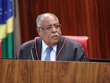 TSE inclui decreto golpista em ação contra Bolsonaro
