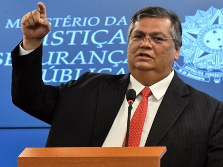 Flávio Dino anuncia medidas duras contra fascistas que ameaçam crianças e escolas