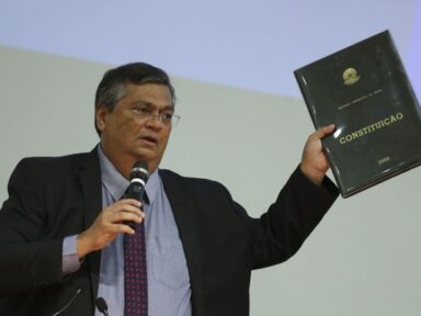 Se Anderson Torres não se entregar até segunda, o Ministério da Justiça vai pedir extradição, avisa Flávio Dino