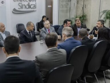 <strong>Com perdas salariais nos últimos 4 anos, servidores federais retomam campanha por reajuste</strong>