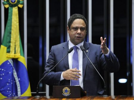 Orlando assume 3º mandato “por um Brasil soberano, desenvolvido e democrático”