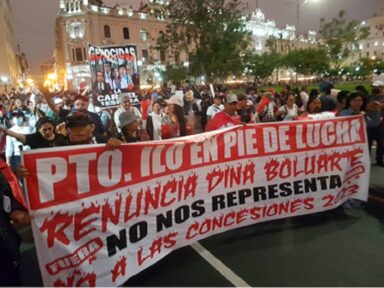 Peruanos fazem greve geral e multidão toma ruas de Lima por saída já da presidente Dina