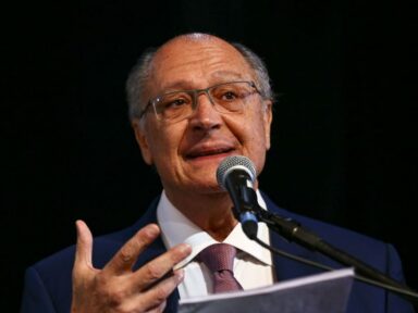 Alckmin questiona “juros tão altos”
