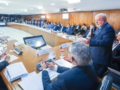 Presidente reforça a defesa da democracia com os 27 governadores e diz que perdas do ICMS terão “que ser discutidas”   