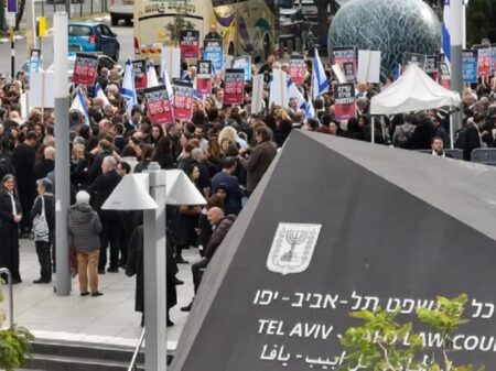 Juízes e advogados vão às ruas contra projeto de supressão do Judiciário de Israel